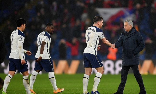 马尔卡宁33+7弗拉格26+10 爵士险胜独行侠