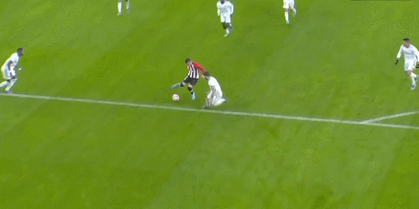 巴萨3-2皇马卫冕西超杯 拉菲尼亚双响