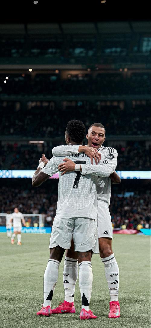 三方交易解析：湖人获“绿巨人”无忧，勇士得利，独行侠吃亏明显