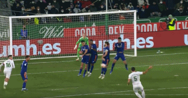 此前刚上演德甲首秀，图片报：拜仁小将查韦斯收